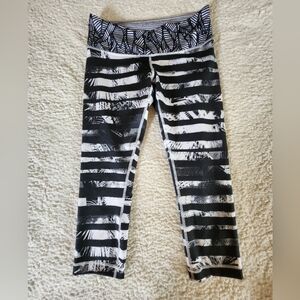 Lululemon Wunder Under Crop II Shady Palms Black White Stripe Banana Leaf sz 8